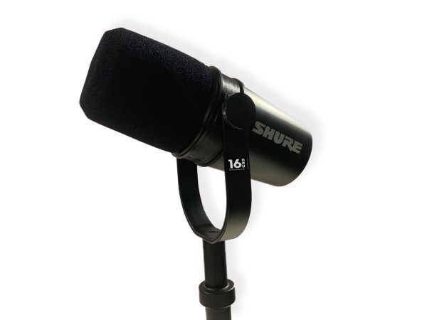 16nou microfon shure mv7x_2 podcast